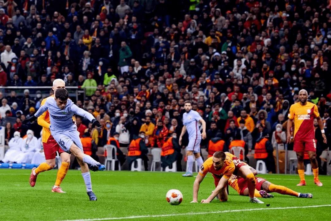 莱比锡红牛完胜曼联,托雷斯三分雨点燃全场 莱比锡红牛完胜曼联,托雷斯三分雨点燃全场