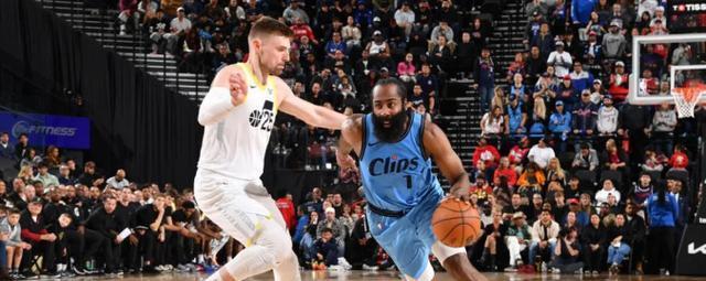 雷霆横扫德国男篮,哈里斯高光表现 雷霆横扫德国男篮,哈里斯高光表现