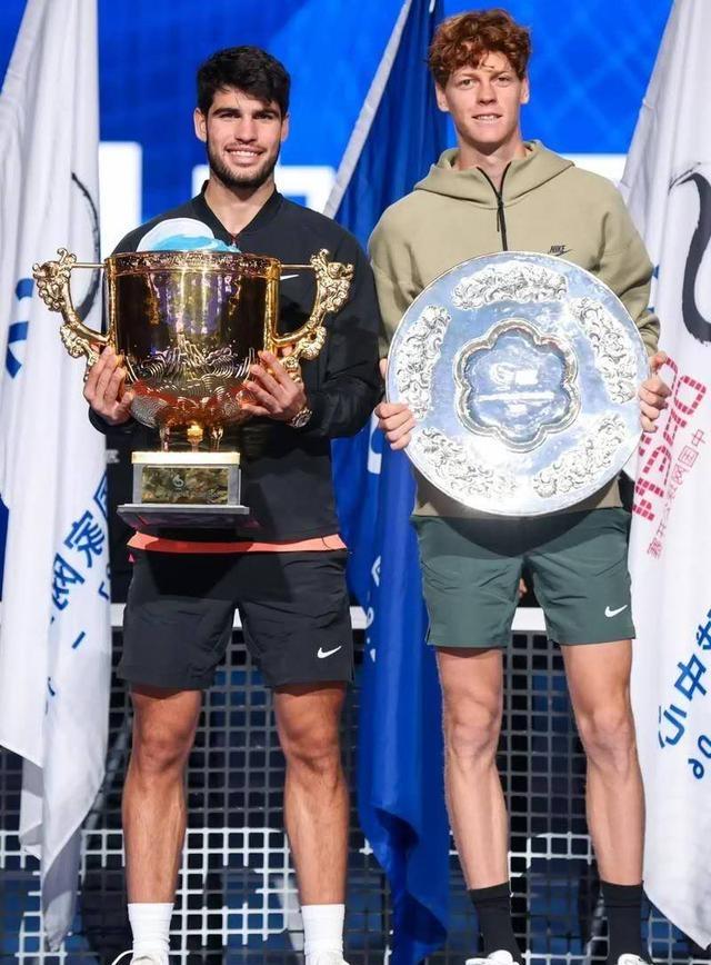 日本网球队横扫英国网球队，费德勒制霸全场