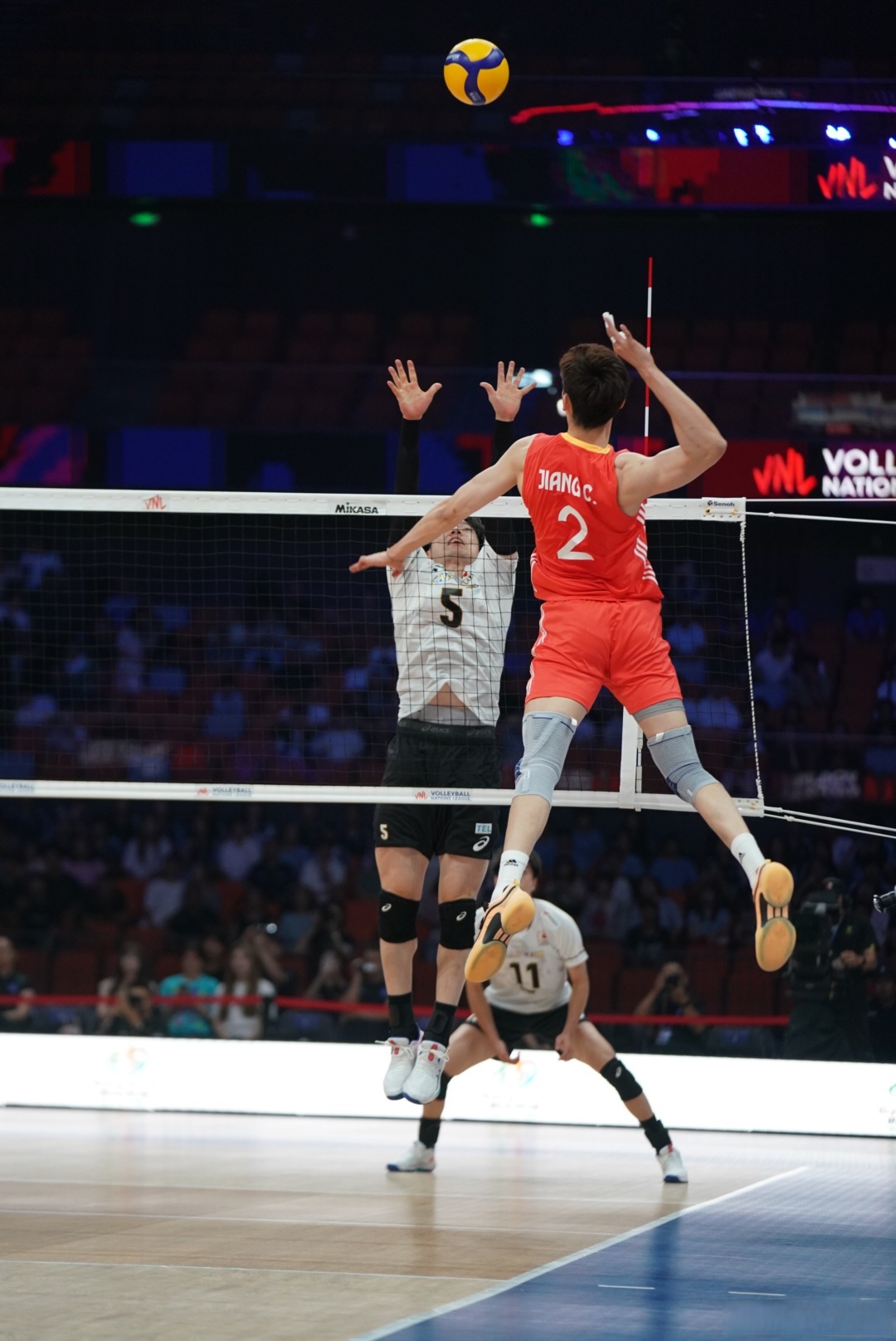 排球传奇谢幕，球迷泪洒赛场