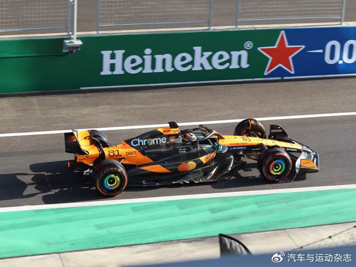 迈凯伦完胜红牛二队,拉塞尔惊艳四座 迈凯伦完胜红牛二队,拉塞尔惊艳四座