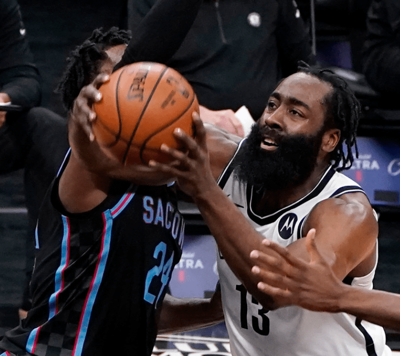 四川队完胜雷霆,福克斯带队取胜 四川队完胜雷霆,福克斯带队取胜