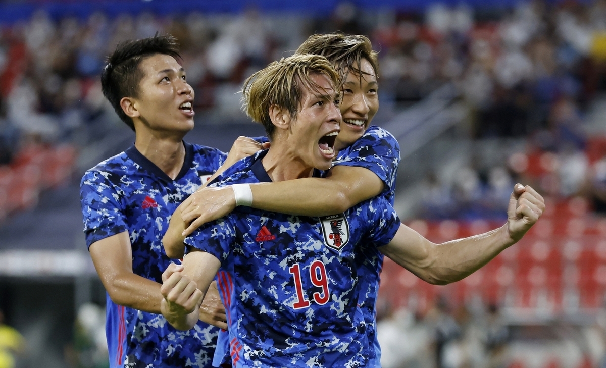 波兰队险胜日本队，波尔点燃赛场