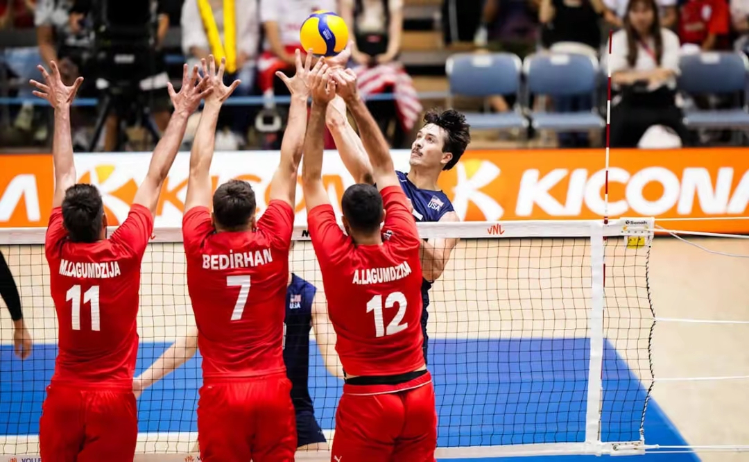 法国队完胜德国队,奥恰洛夫点燃赛场 法国队完胜德国队,奥恰洛夫点燃赛场