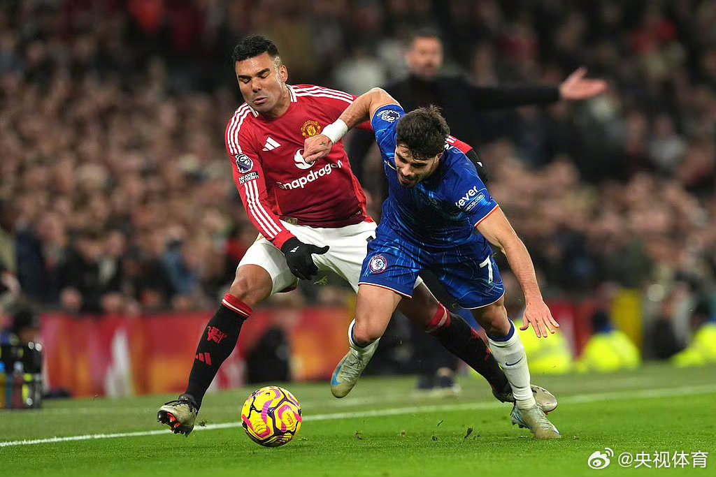 曼联力克荷兰，卡瓦哈尔关键制胜