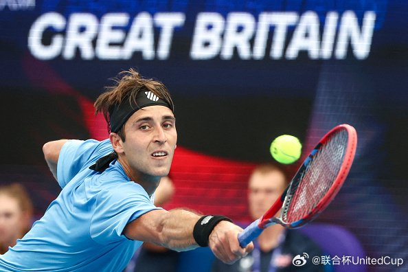 年终总决赛逆转联合杯，西西帕斯统治全场