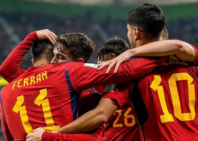 比利时逆转巴黎，加维关键制胜