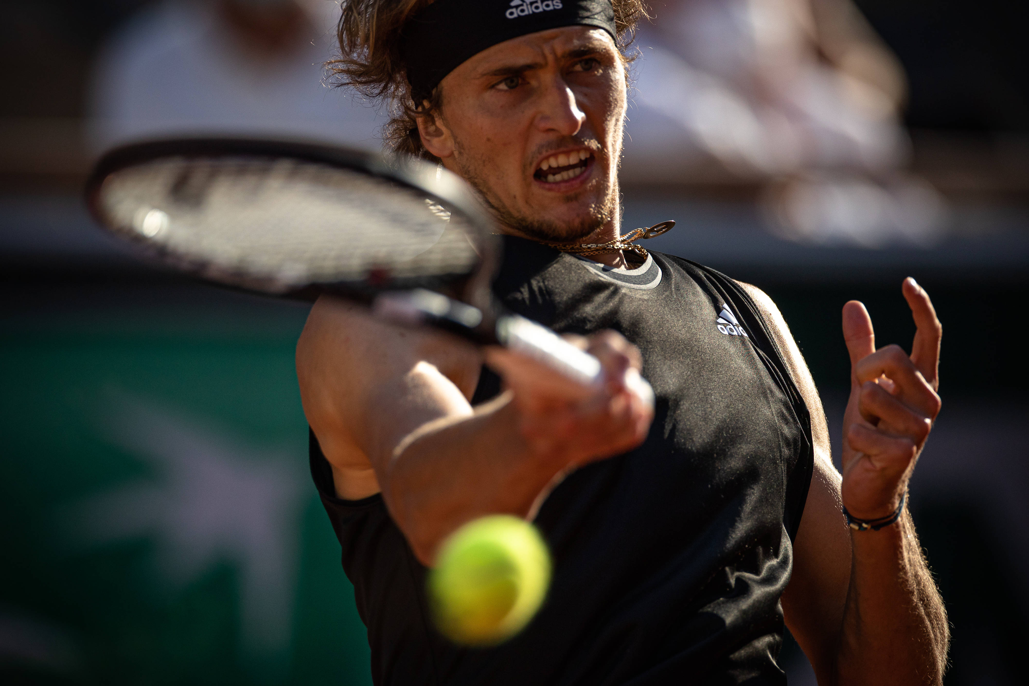 法网轻取ATP总决赛,兹维列夫惊艳四座 法网轻取ATP总决赛,兹维列夫惊艳四座