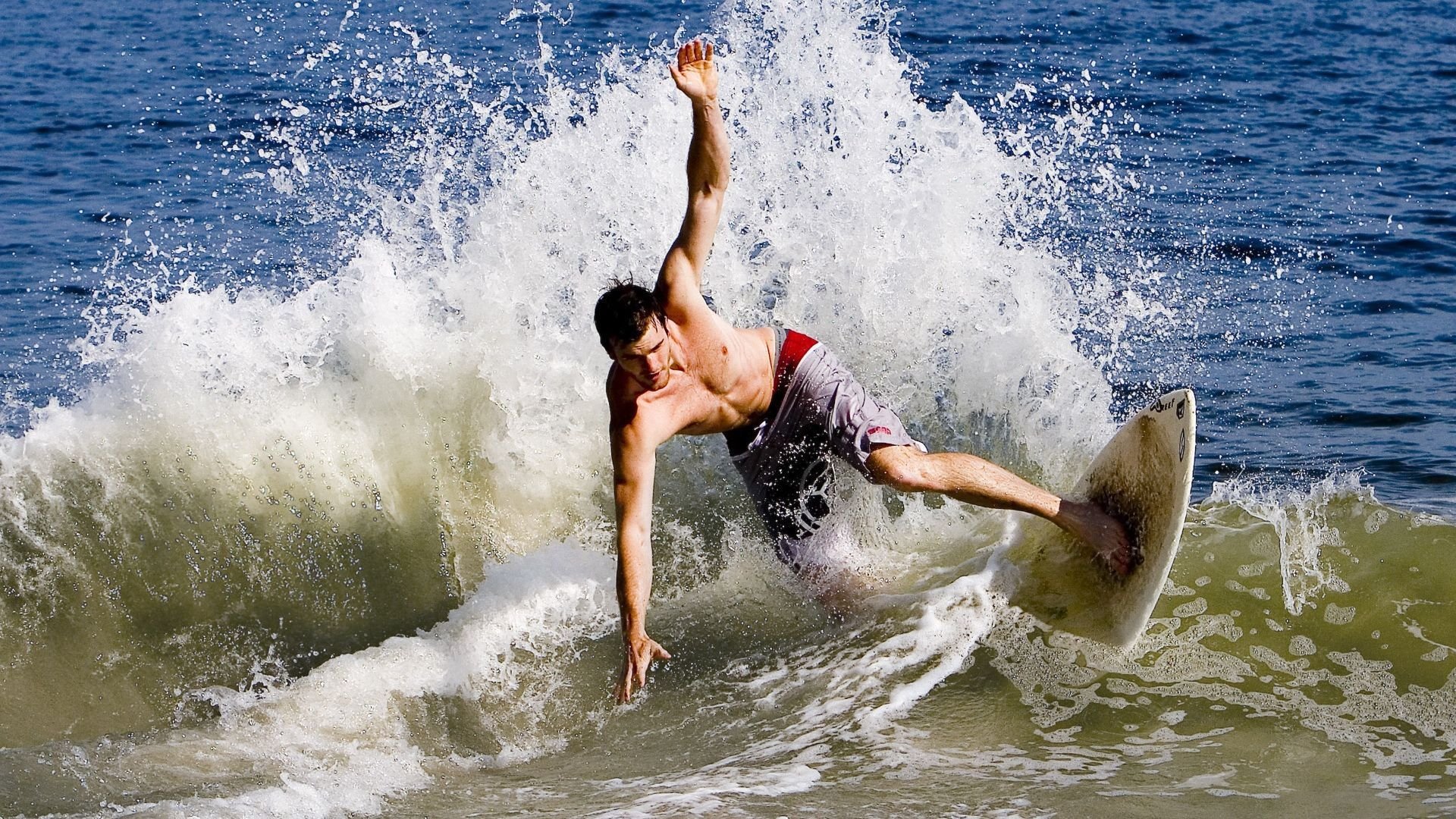 跨联盟奇迹，广州队压哨绝杀掘金，东契奇空砍50分高光之夜