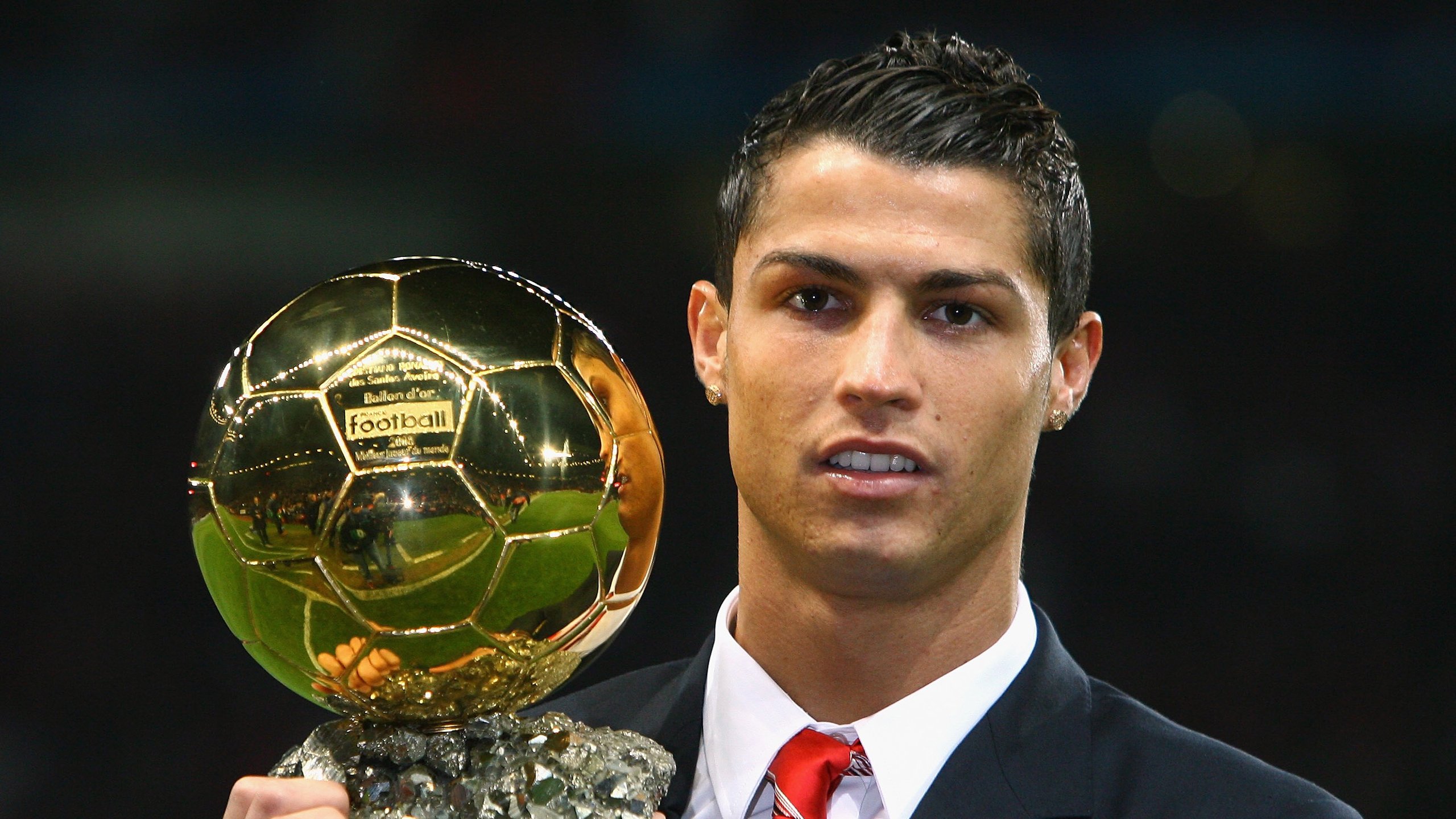 倾斜的地平线上，德罗赞是唯一垂直的柱石