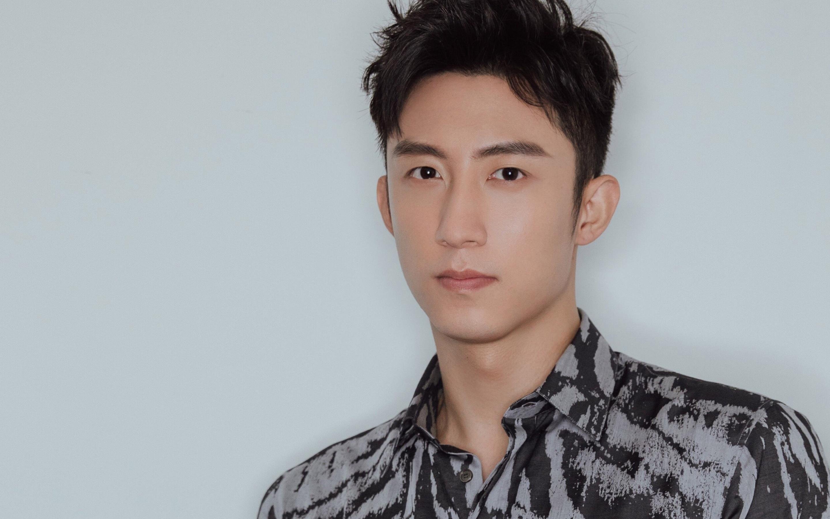 时空裂痕间的红白乐章，当那不勒斯的蓝色遇见租借的梅西